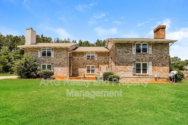 Primary Photo - 2140 Fairway Ct SE