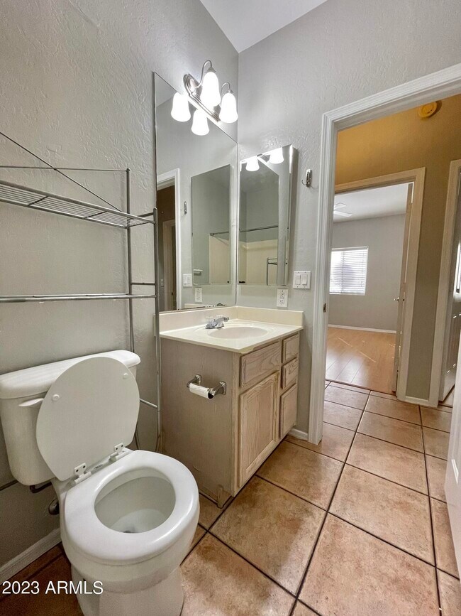 Building Photo - 4939 W Erie St