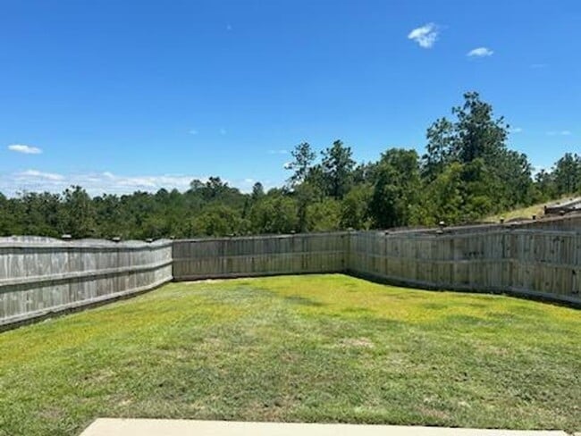 Building Photo - **$800.00 OFF THE FIRST FULL MONTHS RENT W...