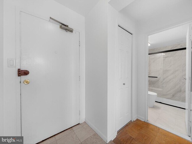 Building Photo - 6621 Wakefield Dr