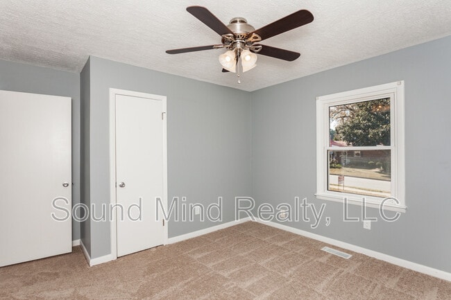 Building Photo - 704 Joyner St