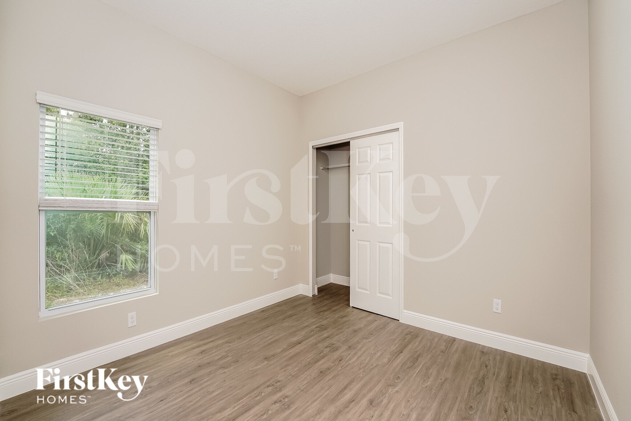 Building Photo - 2867 Tivoli Ave SE