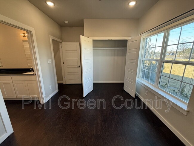 Building Photo - 13513 S Mingo Rd