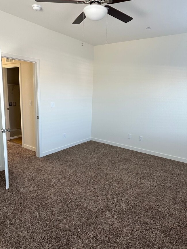 Building Photo - 8900 Brown Hills Dr