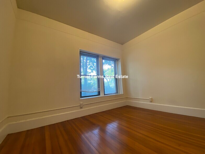 Building Photo - 1382A Beacon St