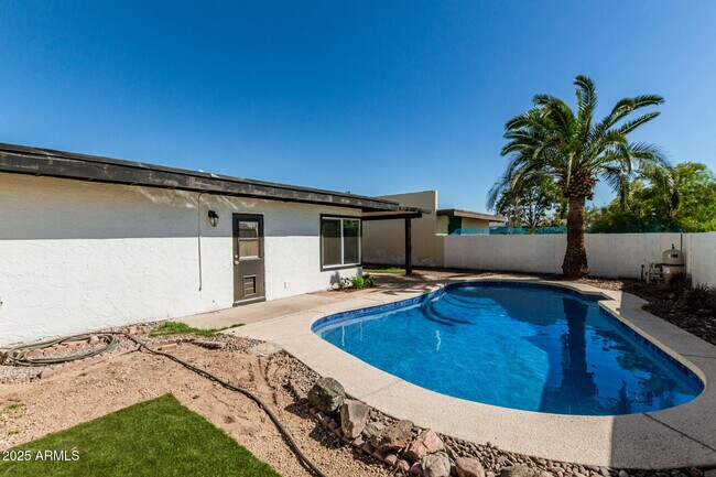 Building Photo - 10838 N 32nd Ln