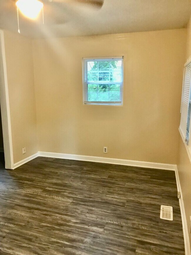 Building Photo - Come see this Newly renovated 2 Bedroom 1 Bath home in Gastonia