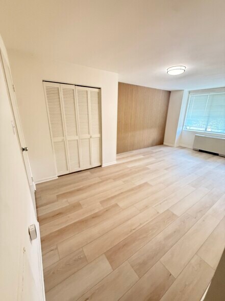 Building Photo - 10201 Grosvenor Pl
