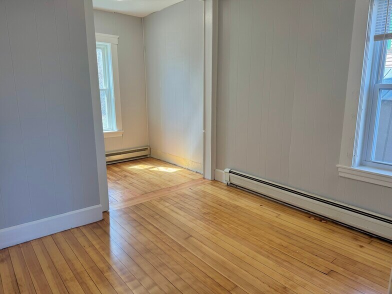 Building Photo - 70 Edwards St