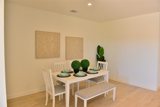 Building Photo - 31719 Carlisle Cv Ct