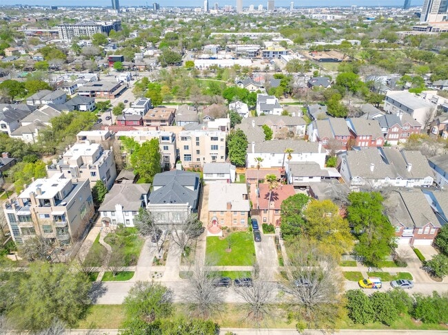 Building Photo - 1558 1/2 Castle Ct