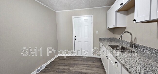 Building Photo - 307 N Hall St