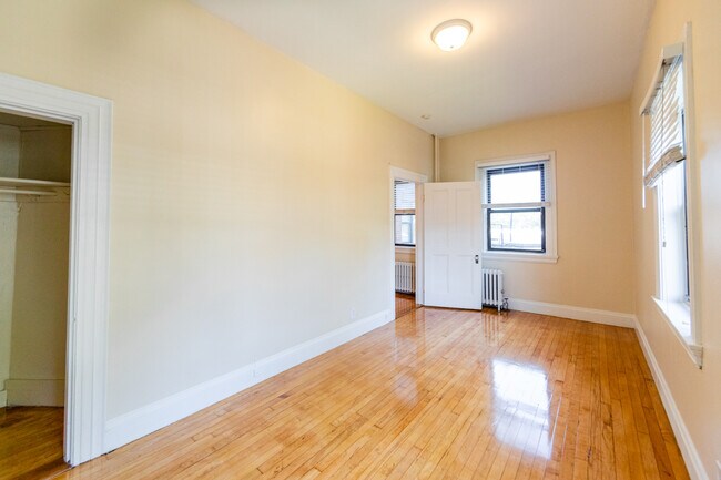 Building Photo - 1470 Beacon St