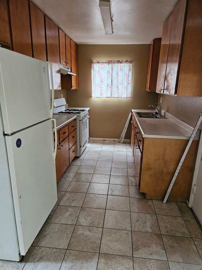 Building Photo - 3953 Cameo Dr