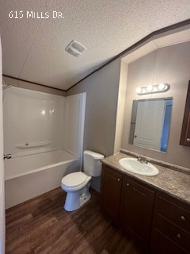 Building Photo - 615 N Mills Dr