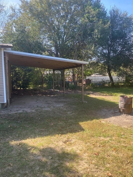 Building Photo - 213 Dahlia Dr