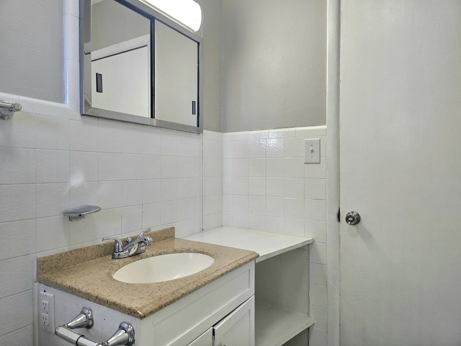 Building Photo - 516 N Roosevelt Ave