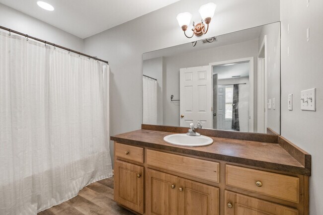 Building Photo - 377 Church St