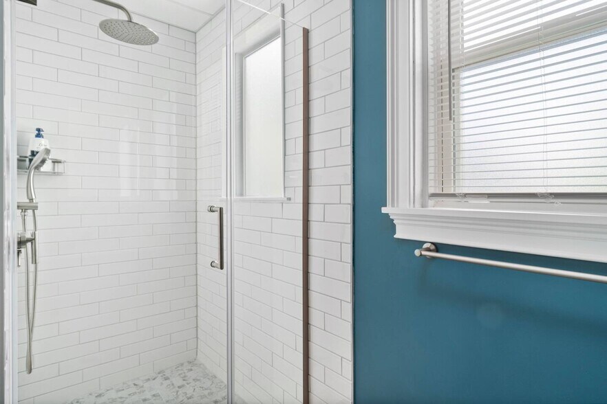 Building Photo - 87 Vernon St