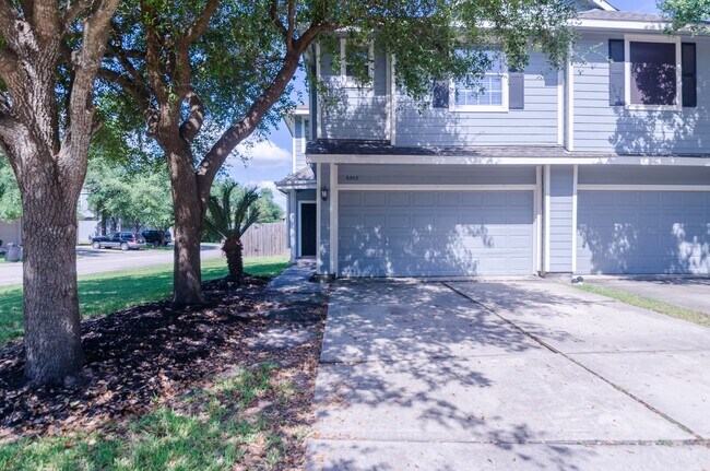 Building Photo - 6303 Veranda Green Trail