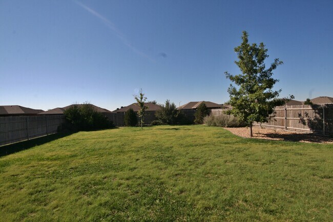 Building Photo - Stunning 3 Bed Brick Home! Zia School District !