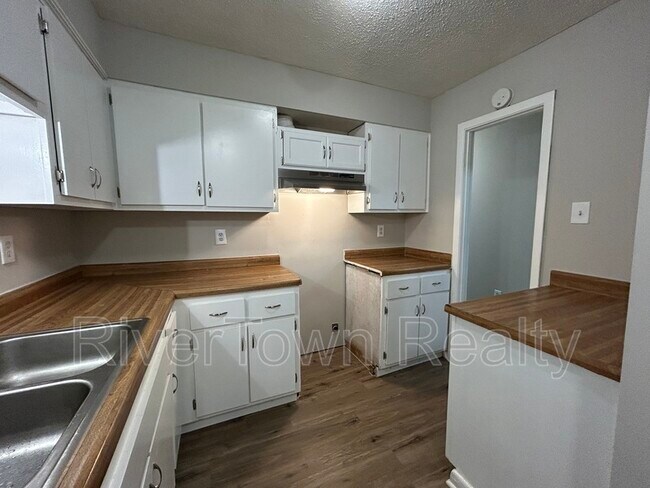Building Photo - 3293 Leschallas Dr