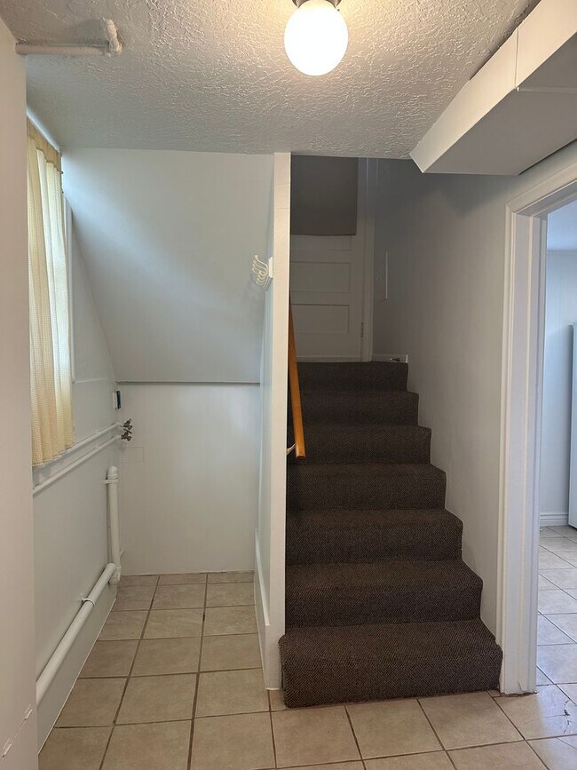 Building Photo - Healy Duplex