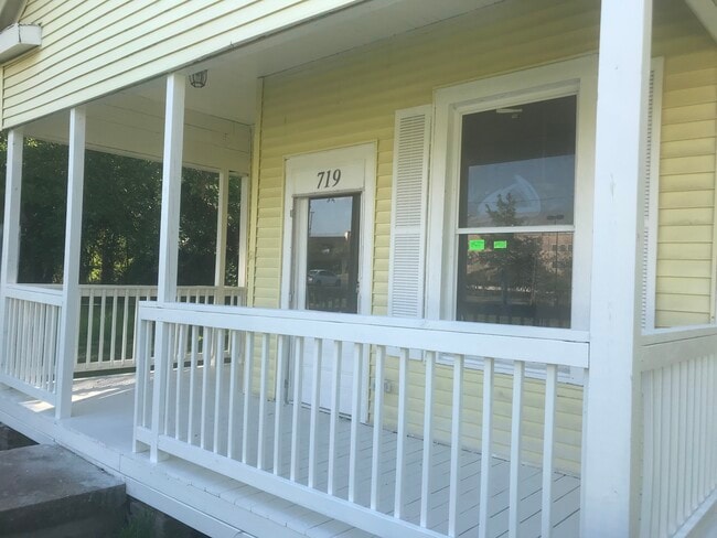 Building Photo - 719 N Madison