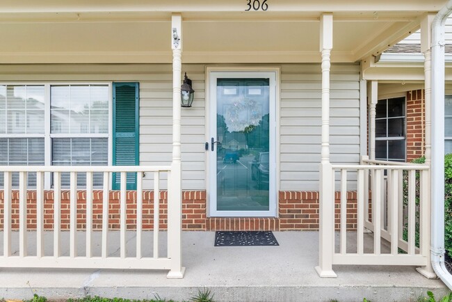 Building Photo - Townhouse, 2 bedroom, 2.5 baths in Yorktow...
