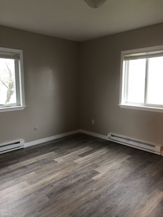 Building Photo - 1 br, 1 bath Apartment - Trowbridge Manor 5