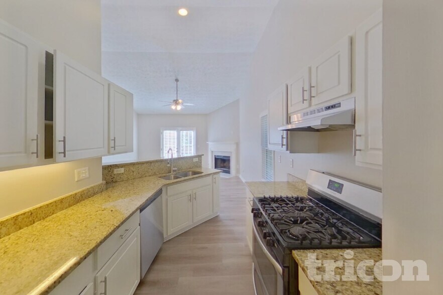 Building Photo - 806 Board Walk Ct