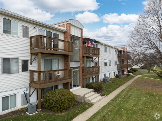 Building Photo - Coach House Manor Condominiums