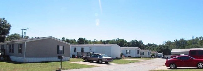 Building Photo - Maple Creek Estates