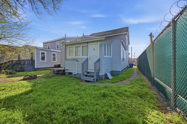 Building Photo - 821 Mt Vernon Ave