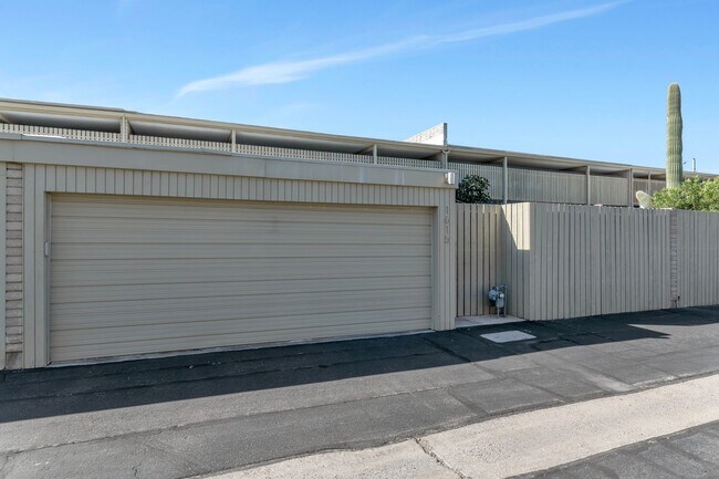 Building Photo - 1615 E Maryland Ave