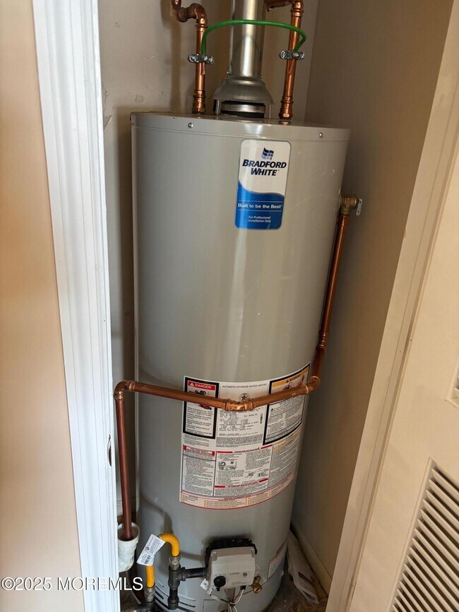 Building Photo - 148 Bayshore Dr