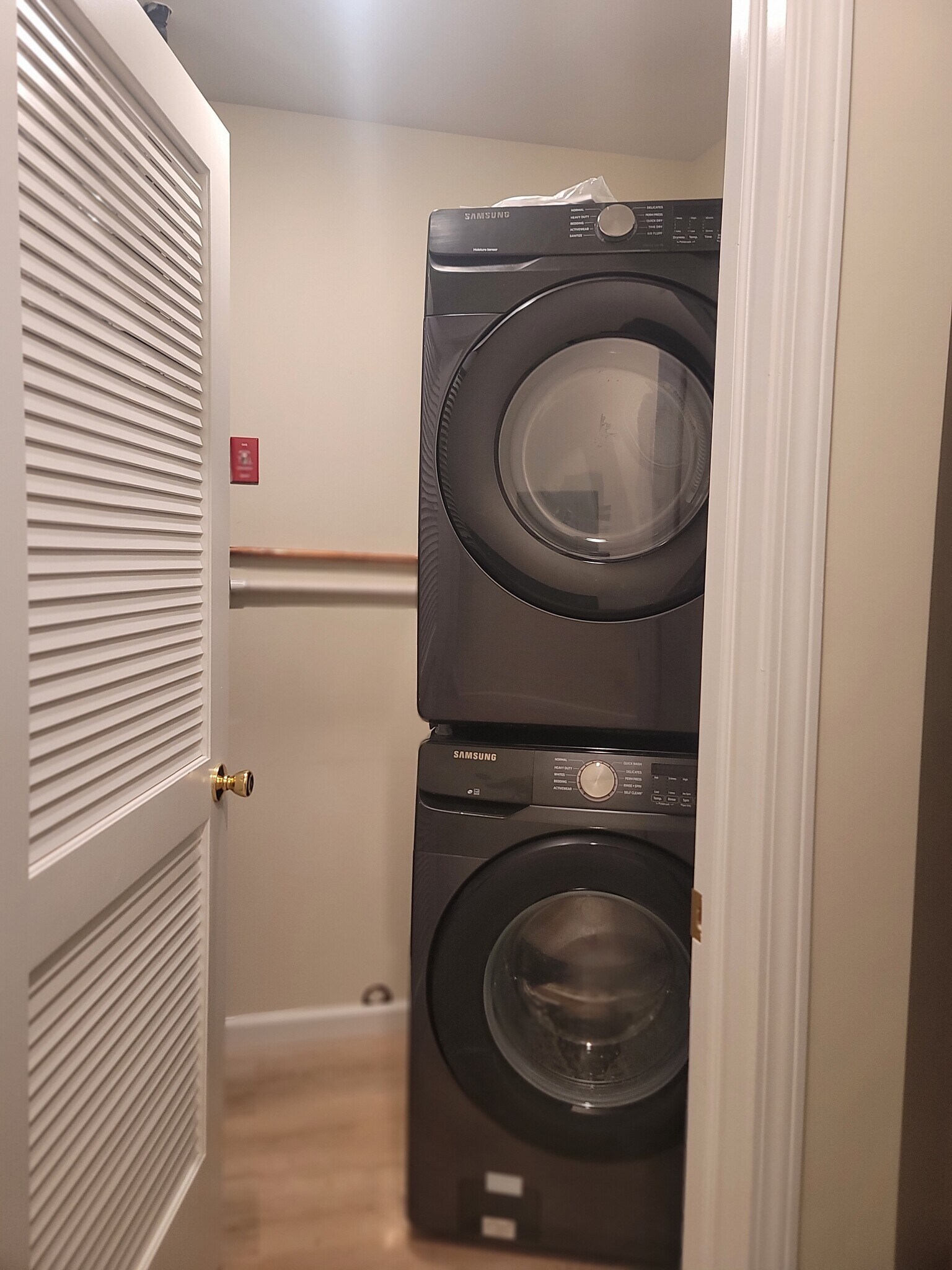 Building Photo - 27 Lear Ct