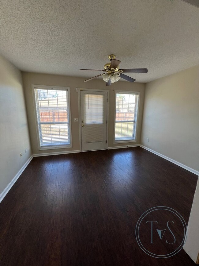 Building Photo - 2020 Weybridge Ct