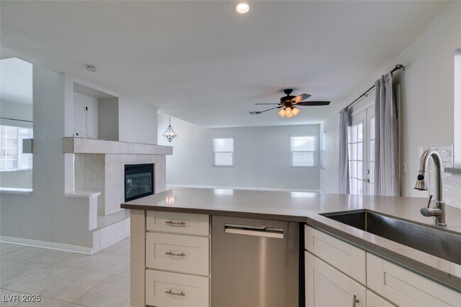 Building Photo - 225 Comanche Pl