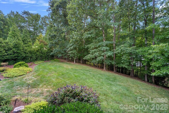 Building Photo - 3813 Lakeside Dr