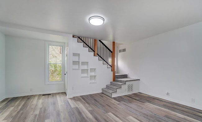 Building Photo - 3BR/2BA Home in Bellefontaine - Completely...