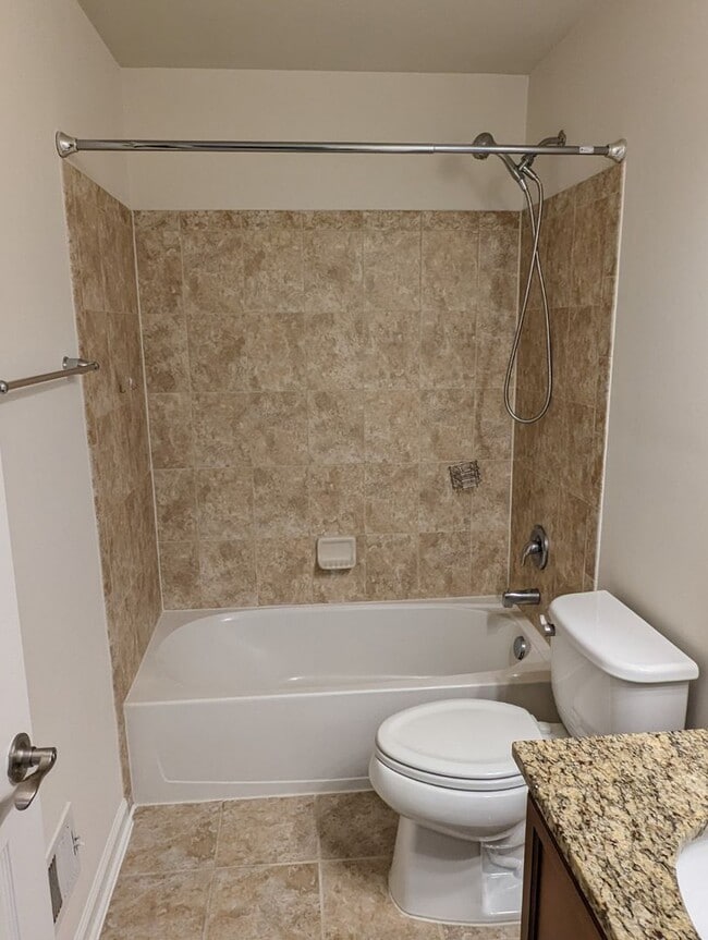 Building Photo - Gorgeous 3 level townhouse in North Potoma...