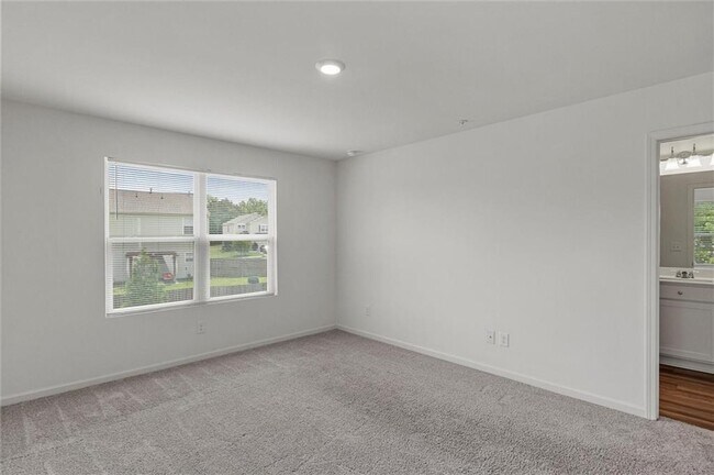 Building Photo - 595 Magnolia Cir