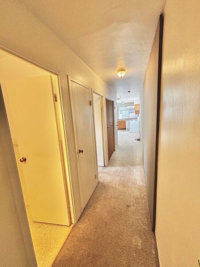 Building Photo - 1221 Illinois St