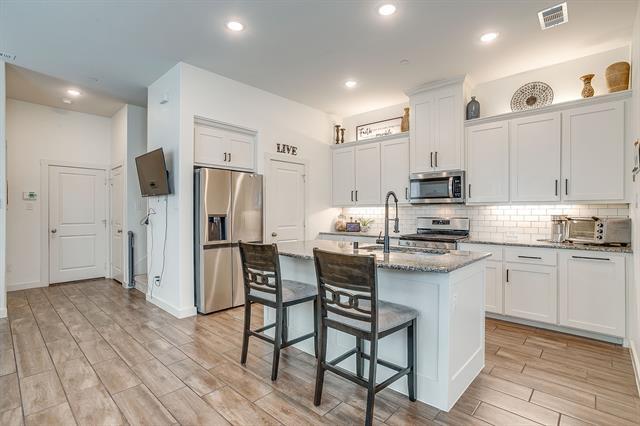 Building Photo - 6449 Iron Horse Blvd