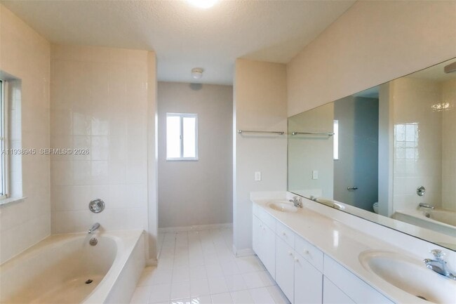 Building Photo - 377 NE 29th Terrace