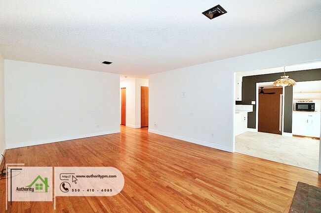 Building Photo - 845 Loma St