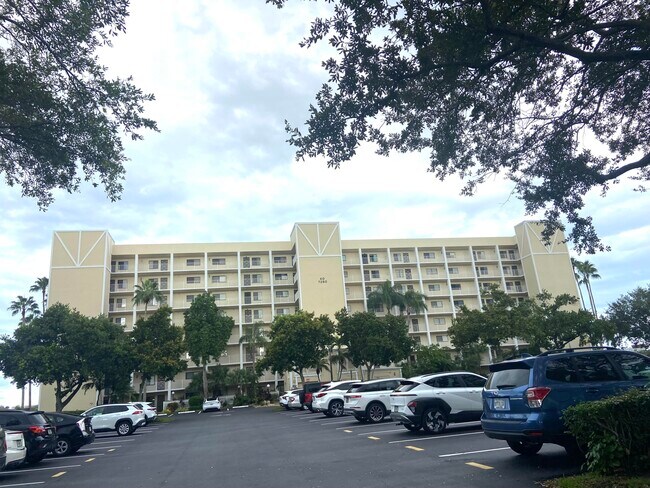 Building Photo - 7260 Kinghurst Dr