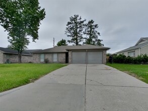 Building Photo - 2047 Lexington Woods Dr