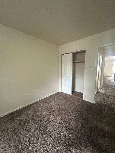 Building Photo - 477 Parlin St
